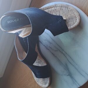 Donald Pliner 7M, Navy Sandal
